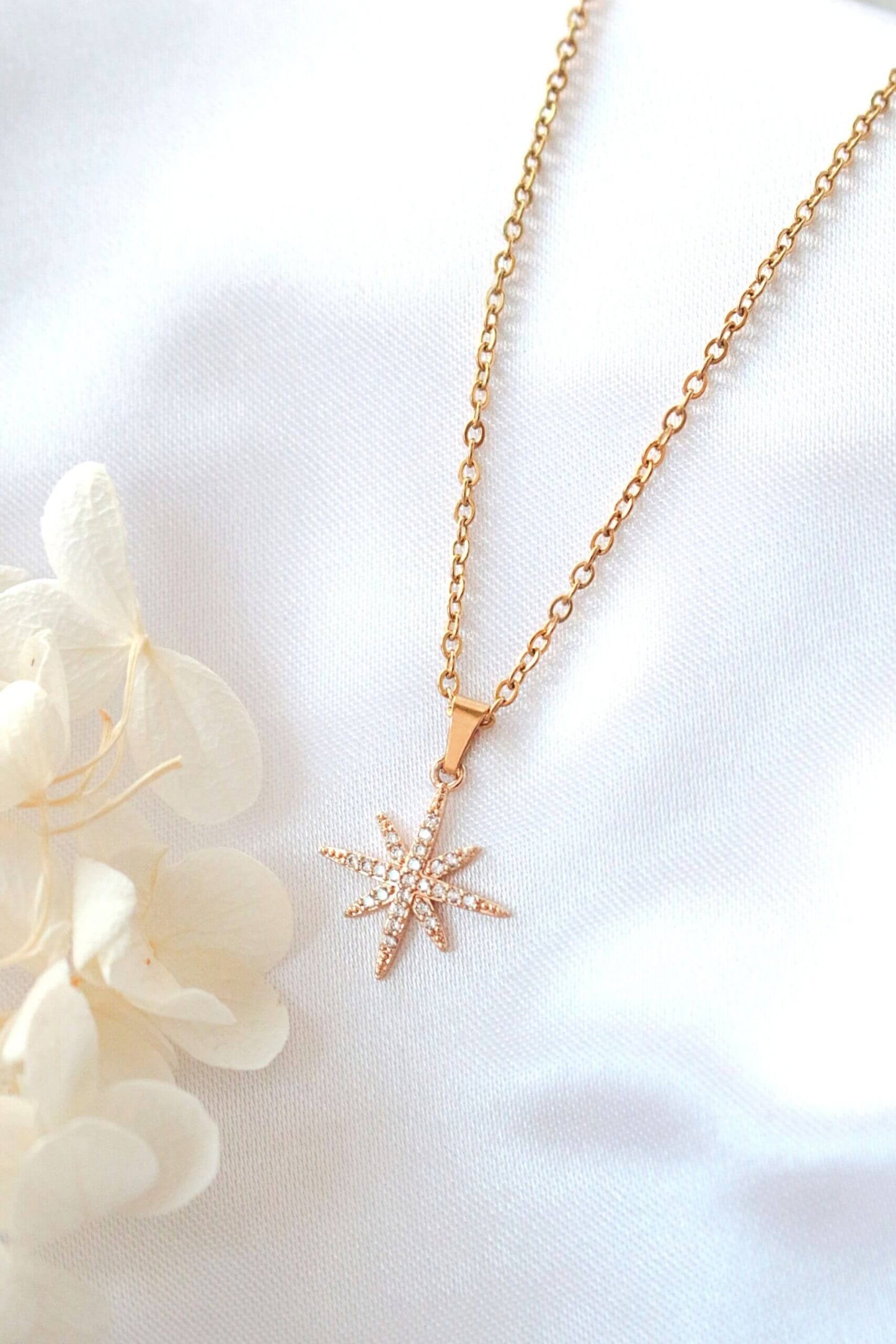 24K Polaris Star Halsband – Guldpläterat, Handgjort och Allergivänligt
