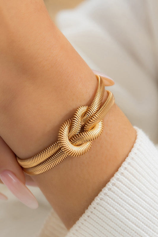 Elegant Armband med Dekorativ Knut – Guld