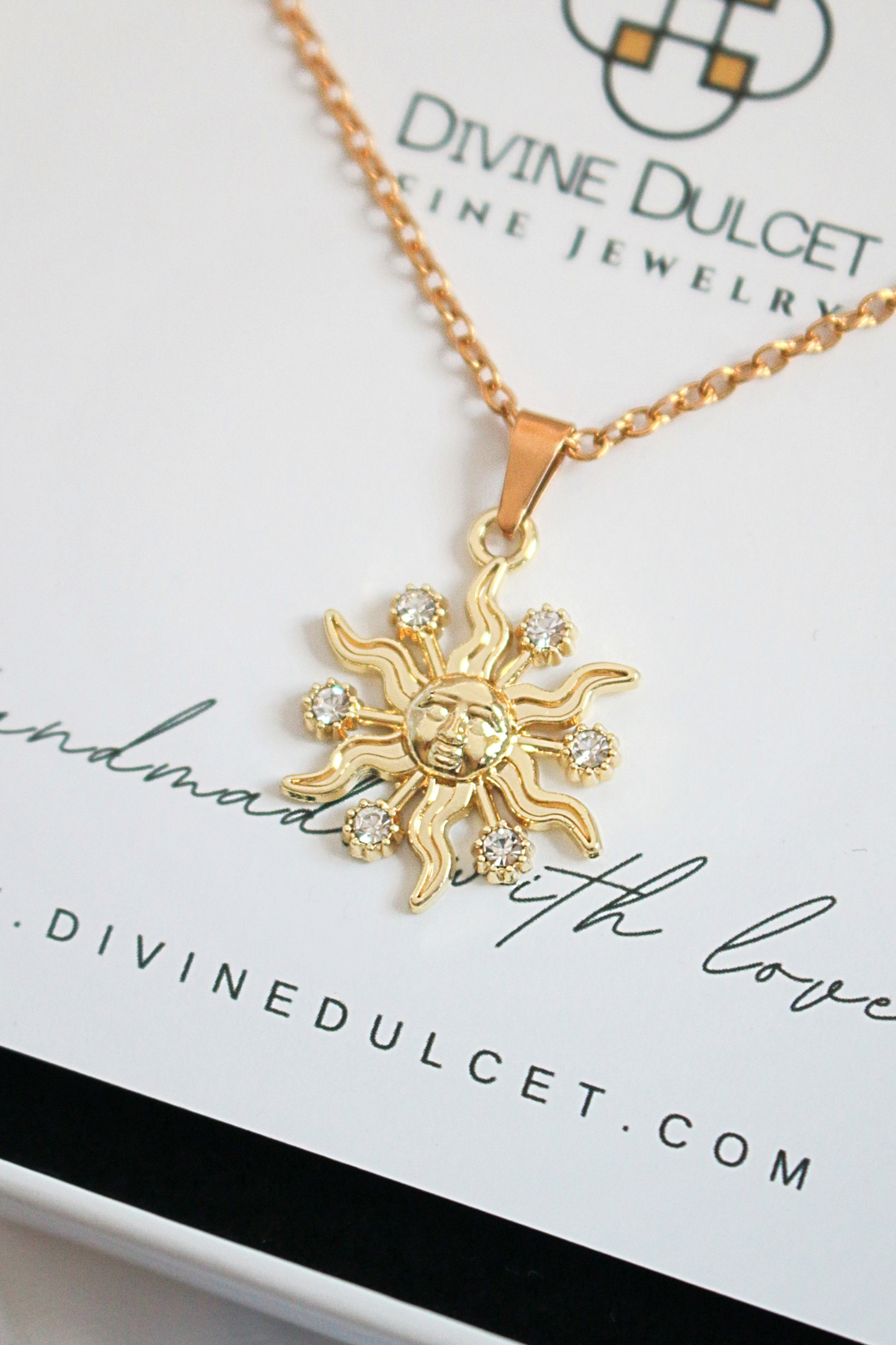 24K Guldpläterat Solhalsband med Cubic Zirconia – Handgjort i Sverige